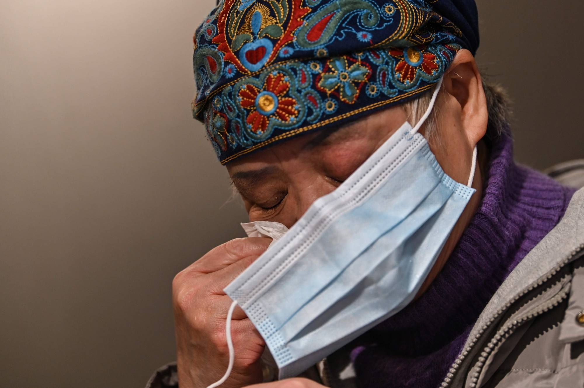 Bong ma Covid-19 van am anh Vu Han hinh anh