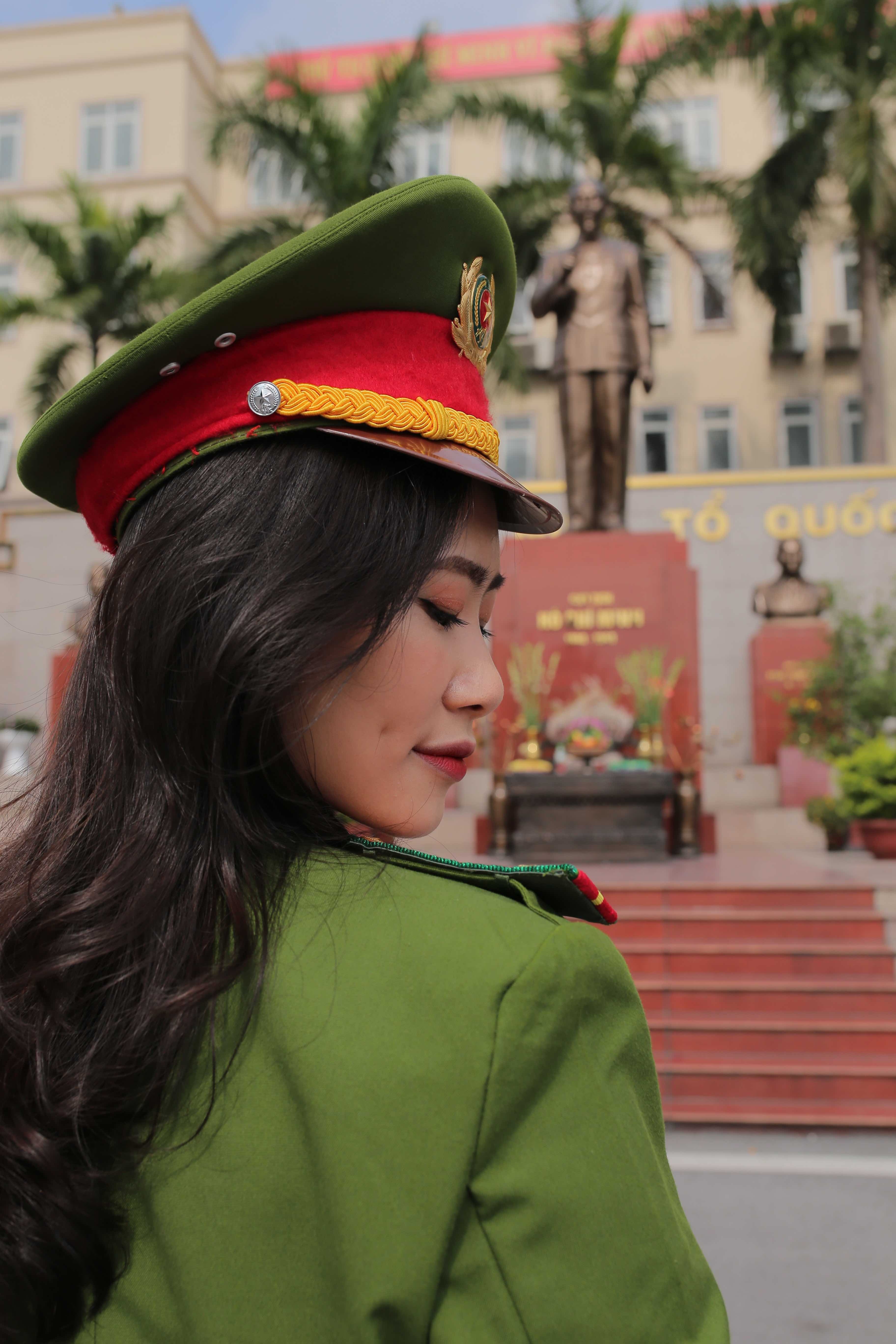 nu hoc vien xuat sac cua hoc vien canh sat anh 10