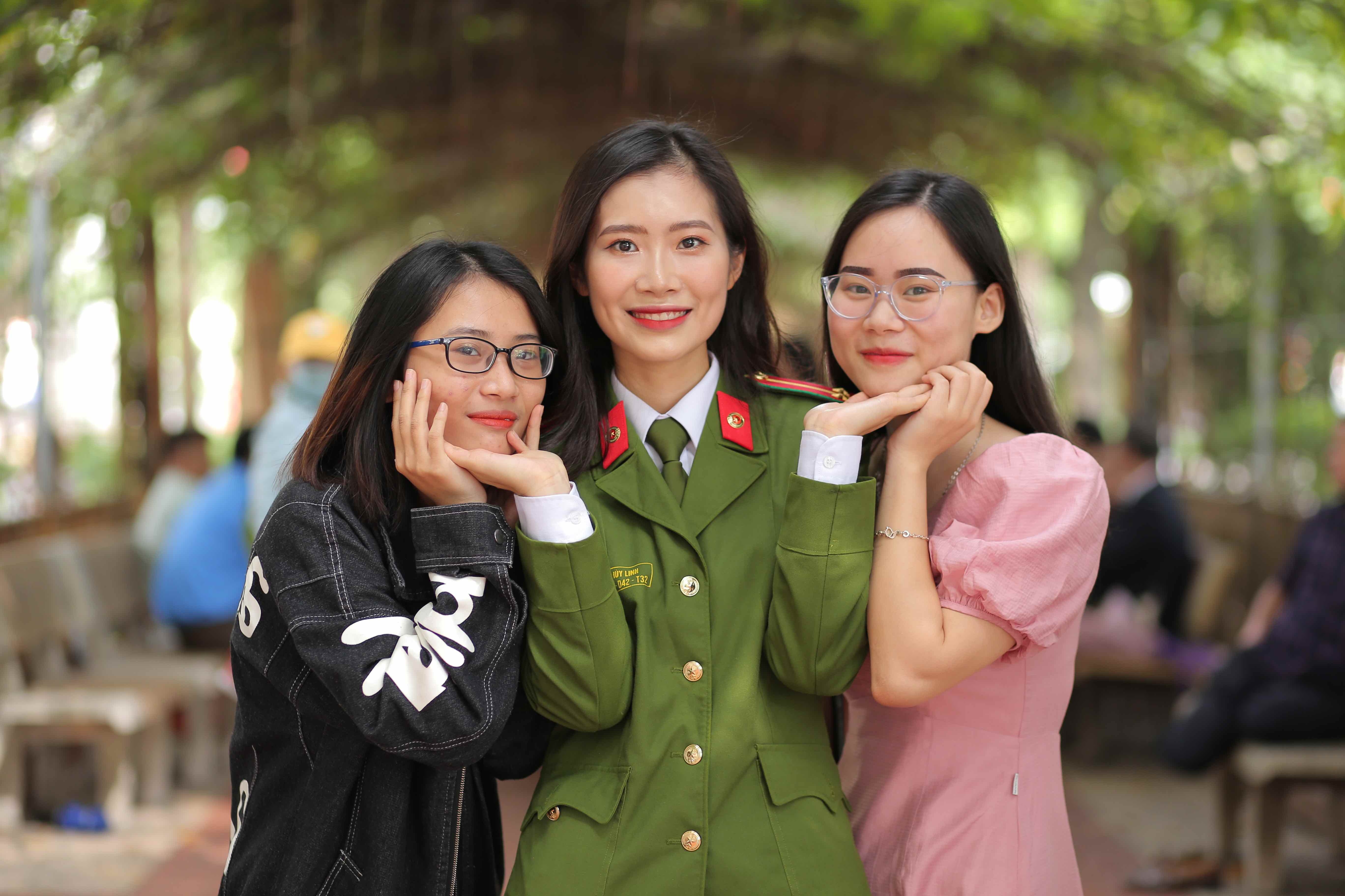 nu hoc vien xuat sac cua hoc vien canh sat anh 1