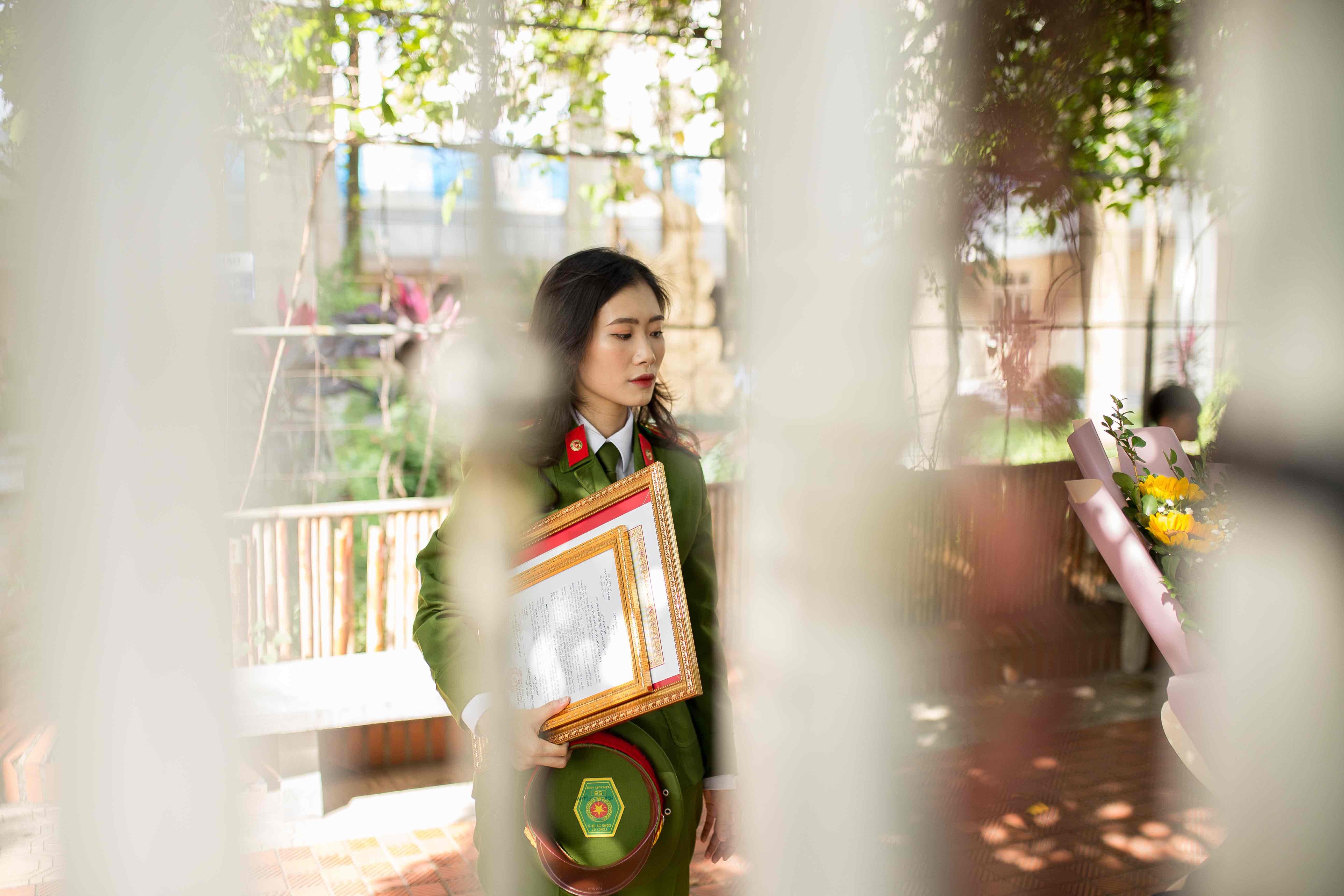 nu hoc vien xuat sac cua hoc vien canh sat anh 5