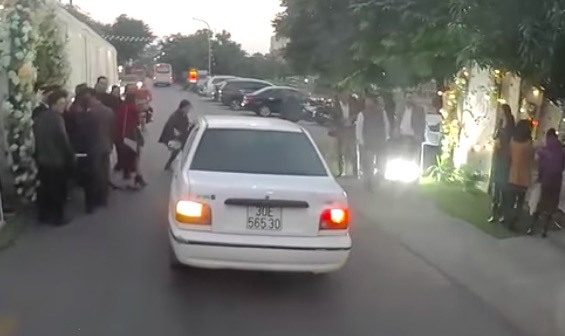 dam cuoi dung rap giua duong anh 1