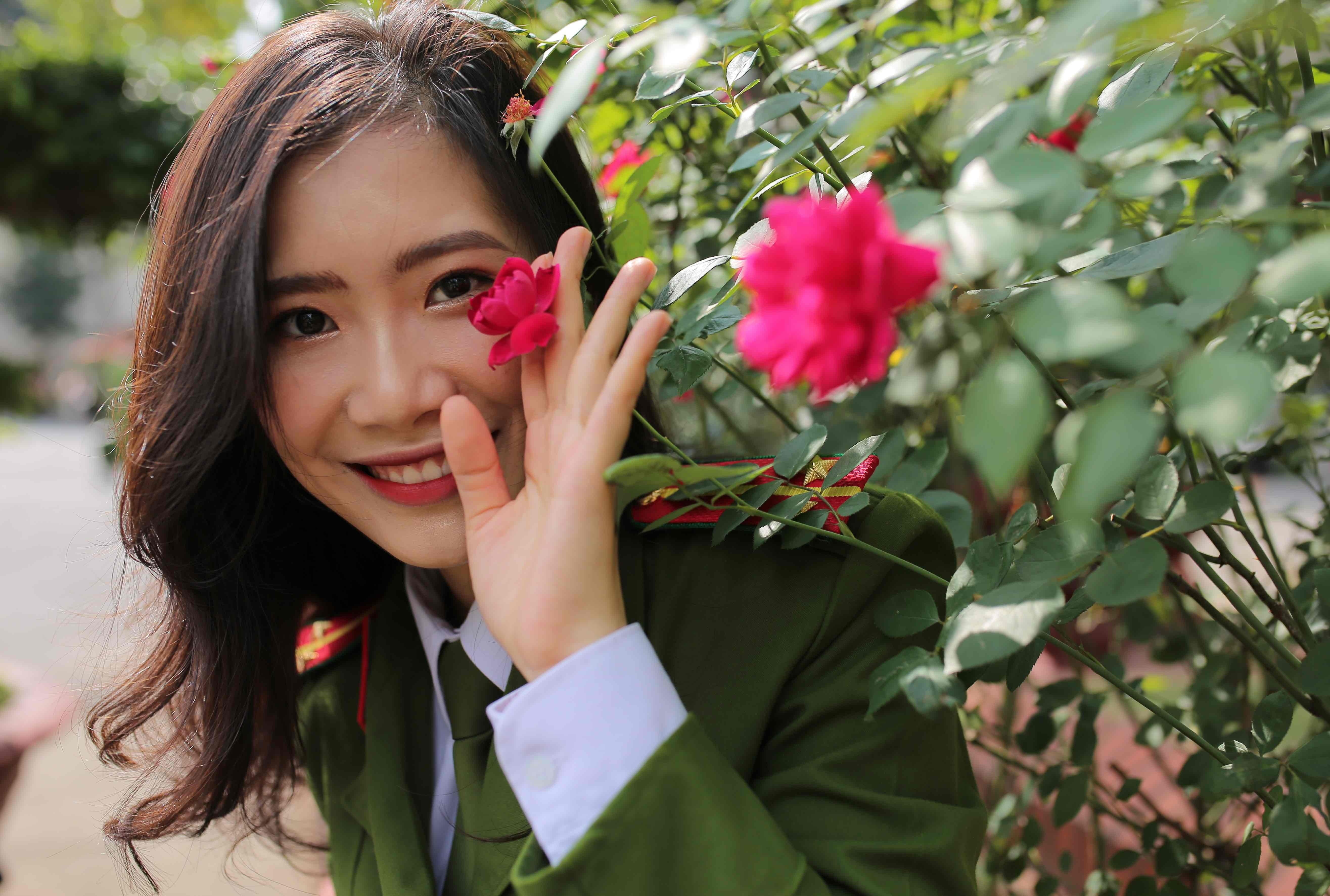 Nu sinh HV Canh sat tot nghiep xuat sac, duoc thang ham vuot cap hinh anh