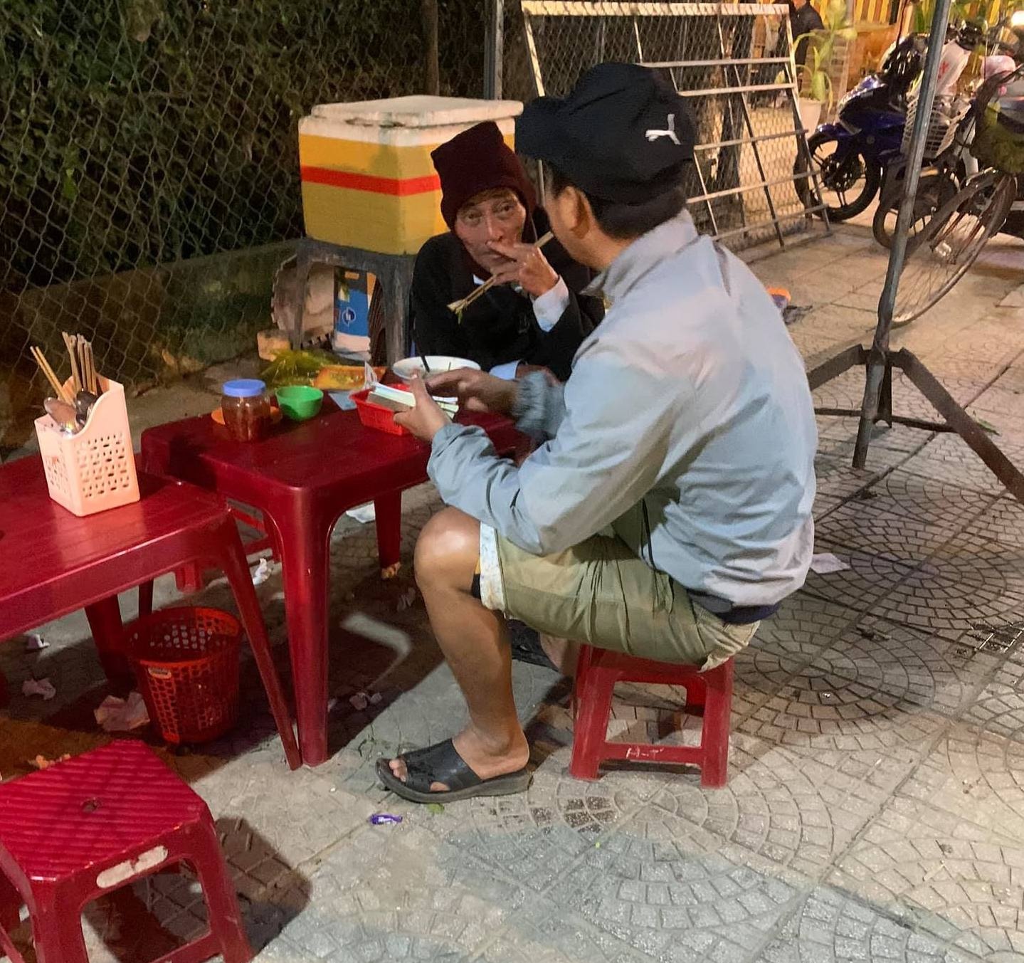 moi ong cu ban ve so an hu tieu anh 1