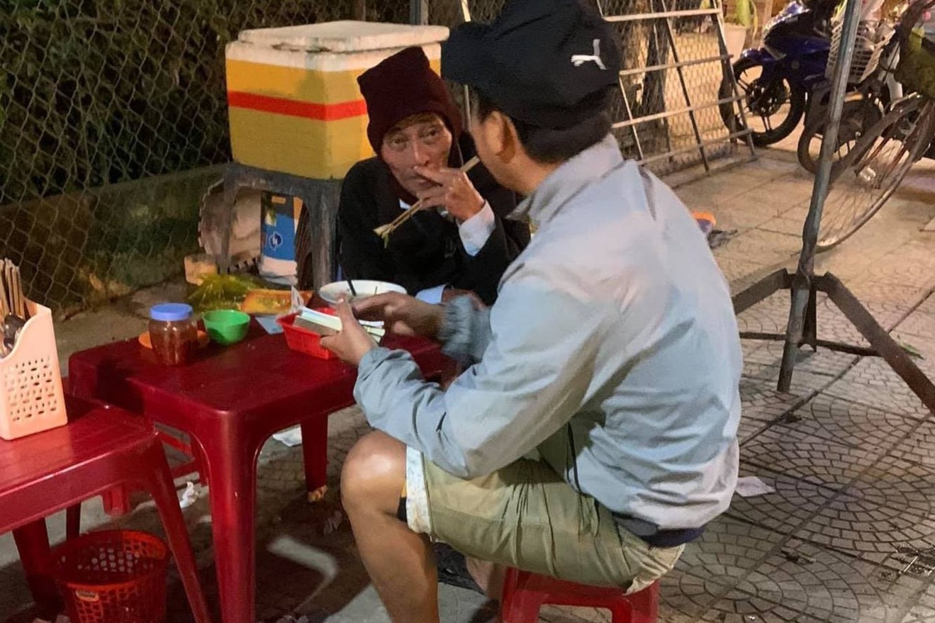 Bat hu tieu cua chang thanh nien tang cu ong ban ve so hinh anh