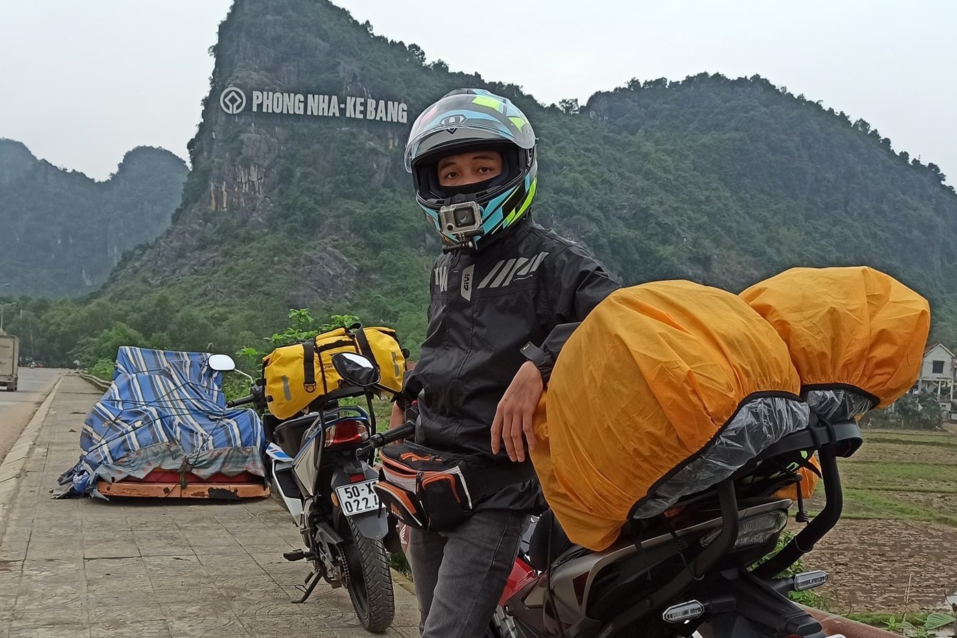 Chang trai phuot xuyen Viet 27 ngay voi 20 trieu dong hinh anh