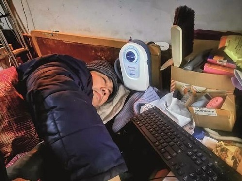 người đàn ông giúp đỡ tìm người mất tích ảnh 1 nguoi dan ong giup do tim nguoi mat tich anh 1