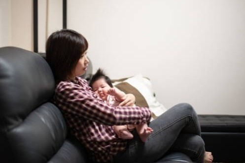 Cuoc song met moi ben nhung ong chong khong chiu lon hinh anh