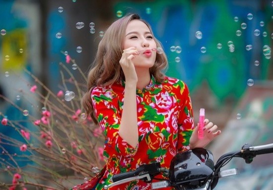 Goi y cach chi tieu Tet cho co nang doc than hinh anh