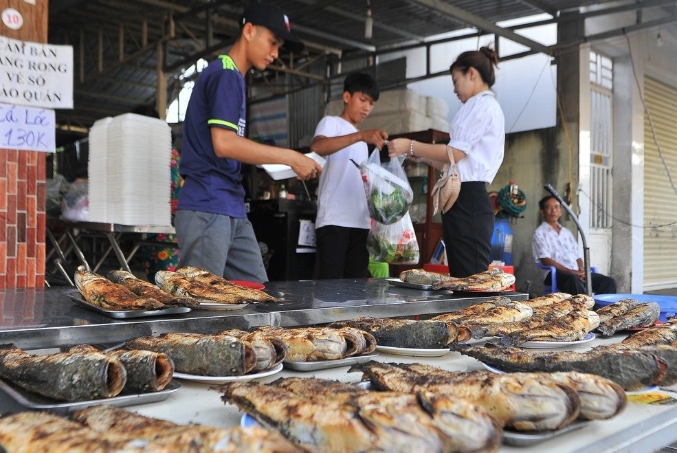 Mien Bac cung ca chep, mien Nam dang ca loc nuong trong 23 thang Chap hinh anh