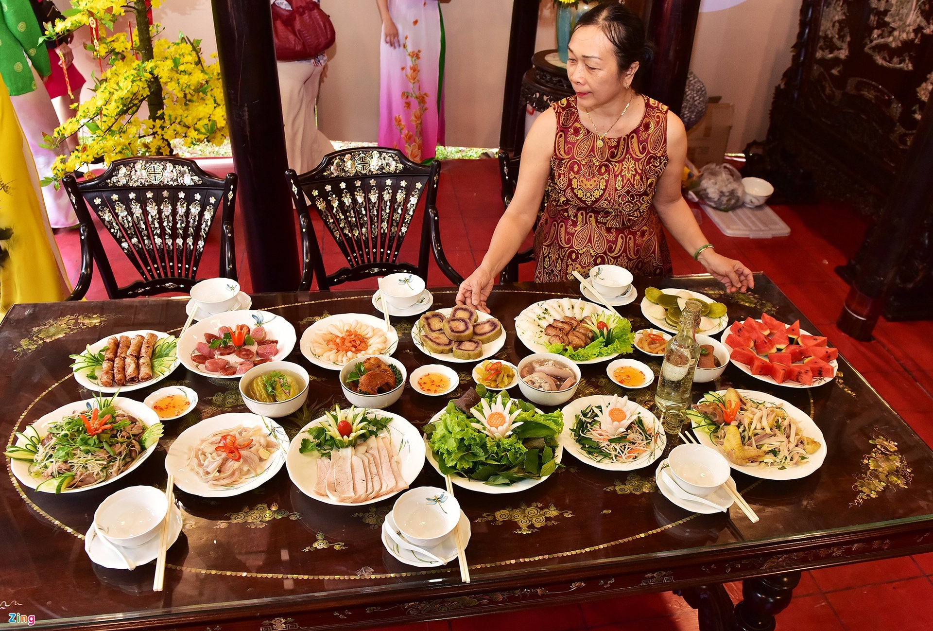 bác chủ trọ mở tiệc tất niên ảnh 2 bac chu tro mo tiec tat nien anh 2