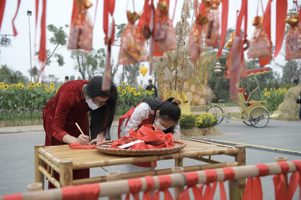 Nguon goc cau 'mung 1 Tet cha, mung 2 Tet me, mung 3 Tet thay' hinh anh