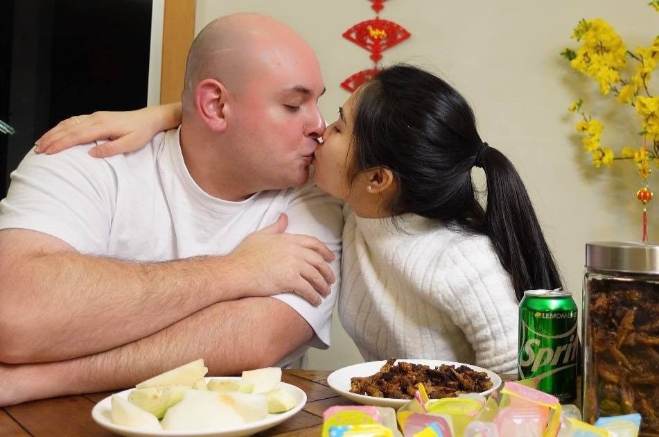 Tet cua co gai Viet va chong My sau khi khoi Covid-19 hinh anh