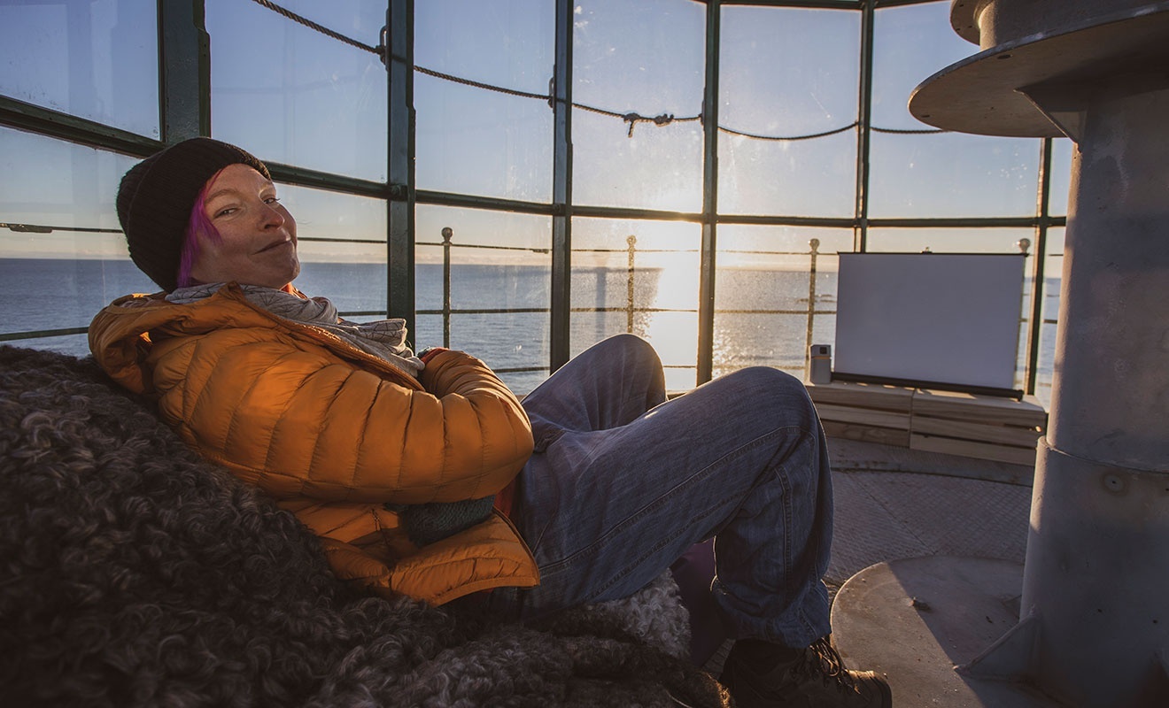 song mot minh o dao hoang anh 2