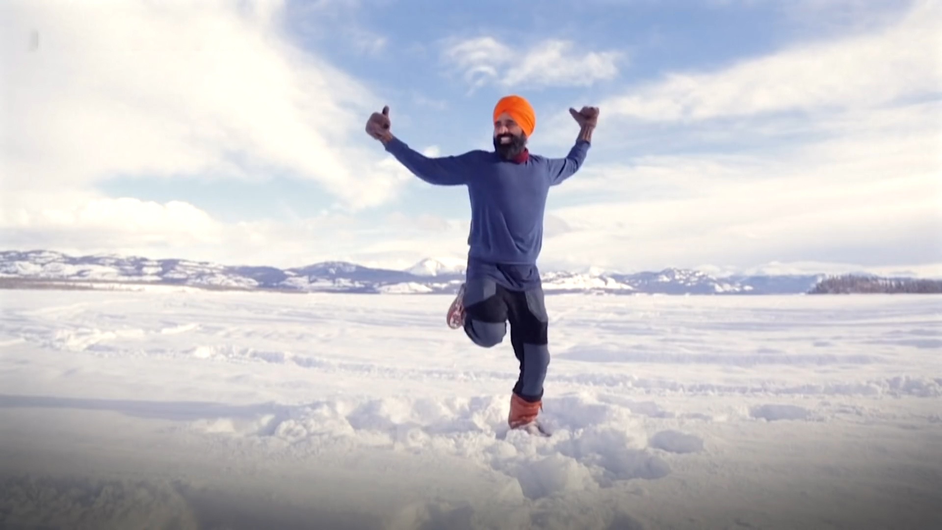 Nguoi dan ong khieu vu an mung vi duoc tiem vaccine Covid-19 hinh anh