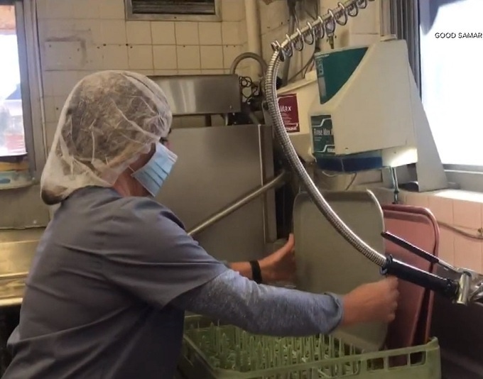 nu giam doc lam cong viec tap vu de gap cha anh 1