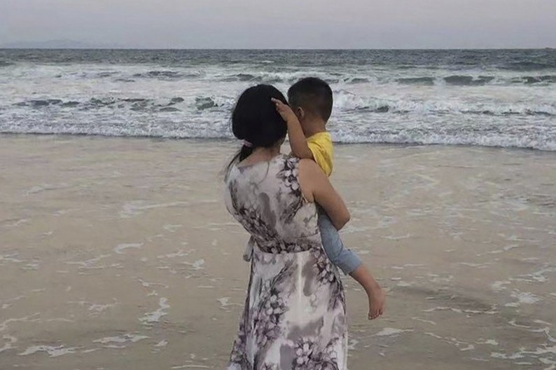 Cuoc chien 4 nam cua ba me don than Trung Quoc hinh anh