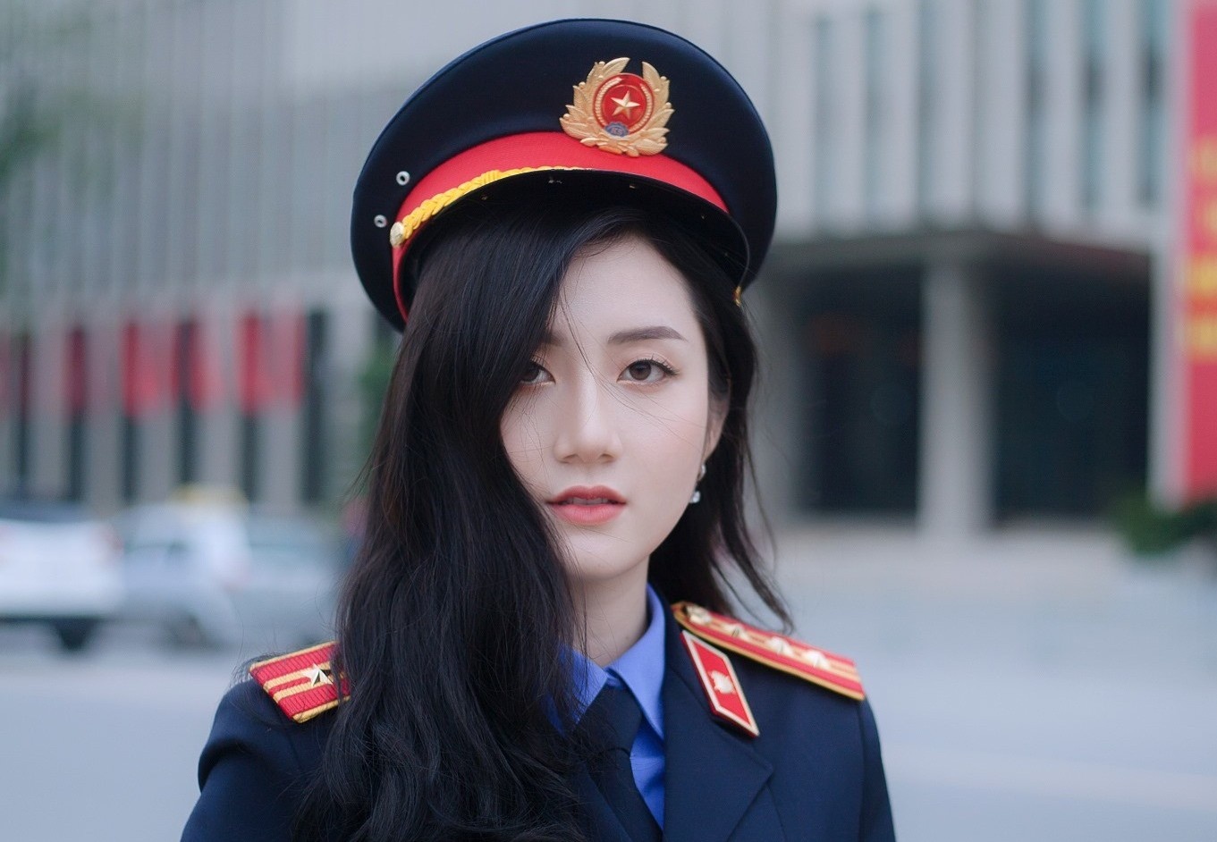 Nu thu khoa dau ra cua DH Kiem sat Ha Noi hinh anh