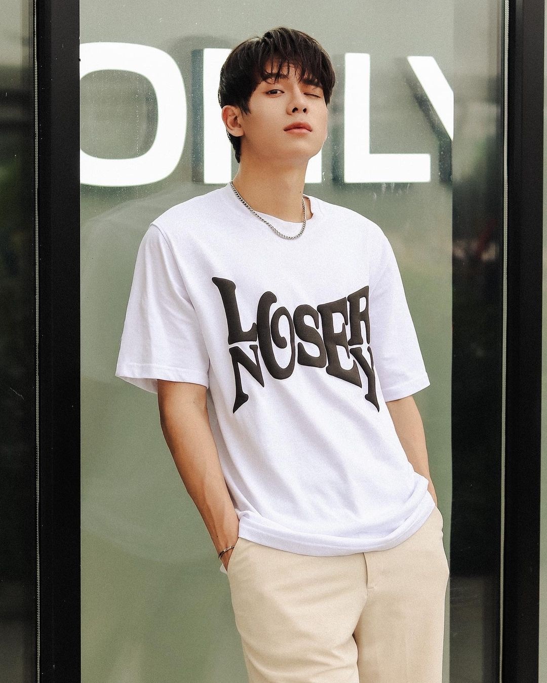 nam sinh dien trai truong luat anh 4