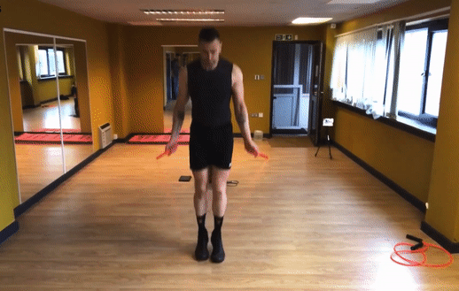 Chang trai xo do 5 ky luc the gioi ve bo mon nhay day hinh anh