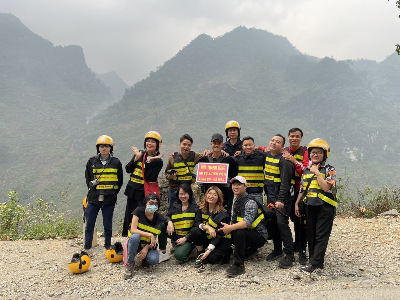 chang trai di bo xuyen viet anh 1