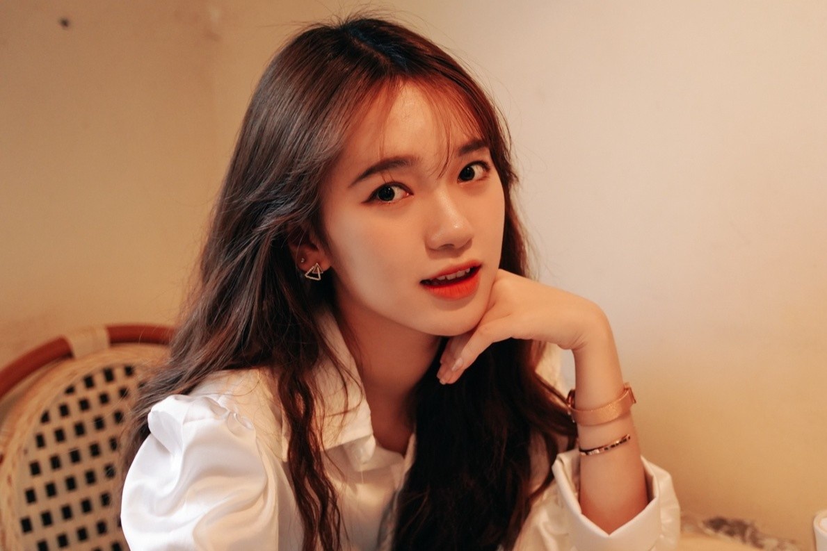 Nu sinh tai nang cua DH Kinh te Quoc dan hinh anh