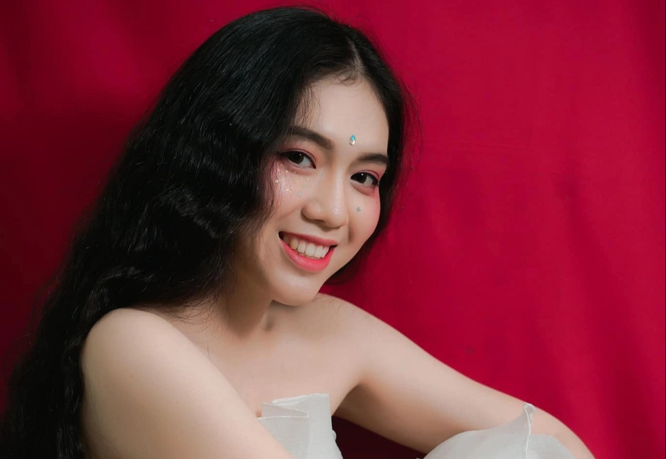 Hoa khoi DH Ton Duc Thang noi bat voi chieu cao 1,72 m hinh anh