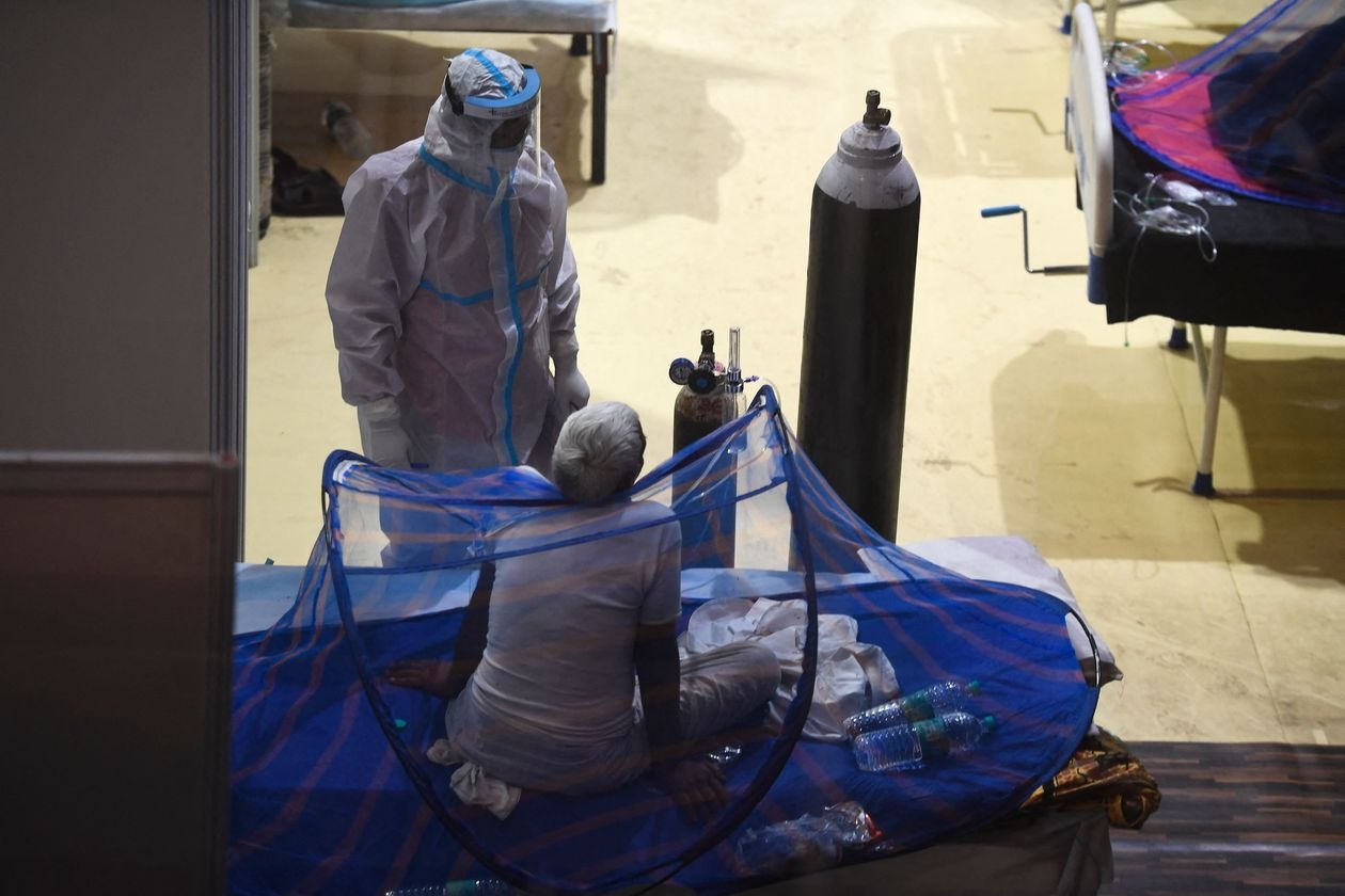 co gai an do ganh vac ca gia dinh anh 2