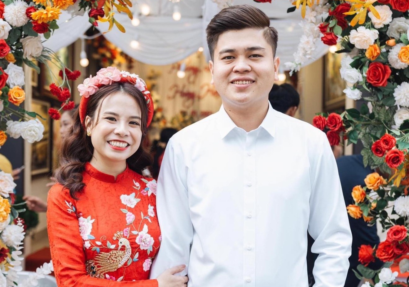 Nu du hoc sinh yeu va cuoi y si cham soc minh o khu cach ly hinh anh