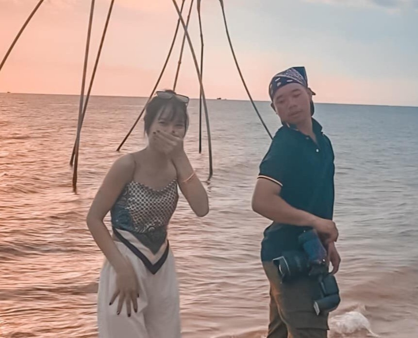 thợ ảnh hướng dẫn tạo dáng gợi cảm ảnh 2 tho anh huong dan tao dang goi cam anh 2