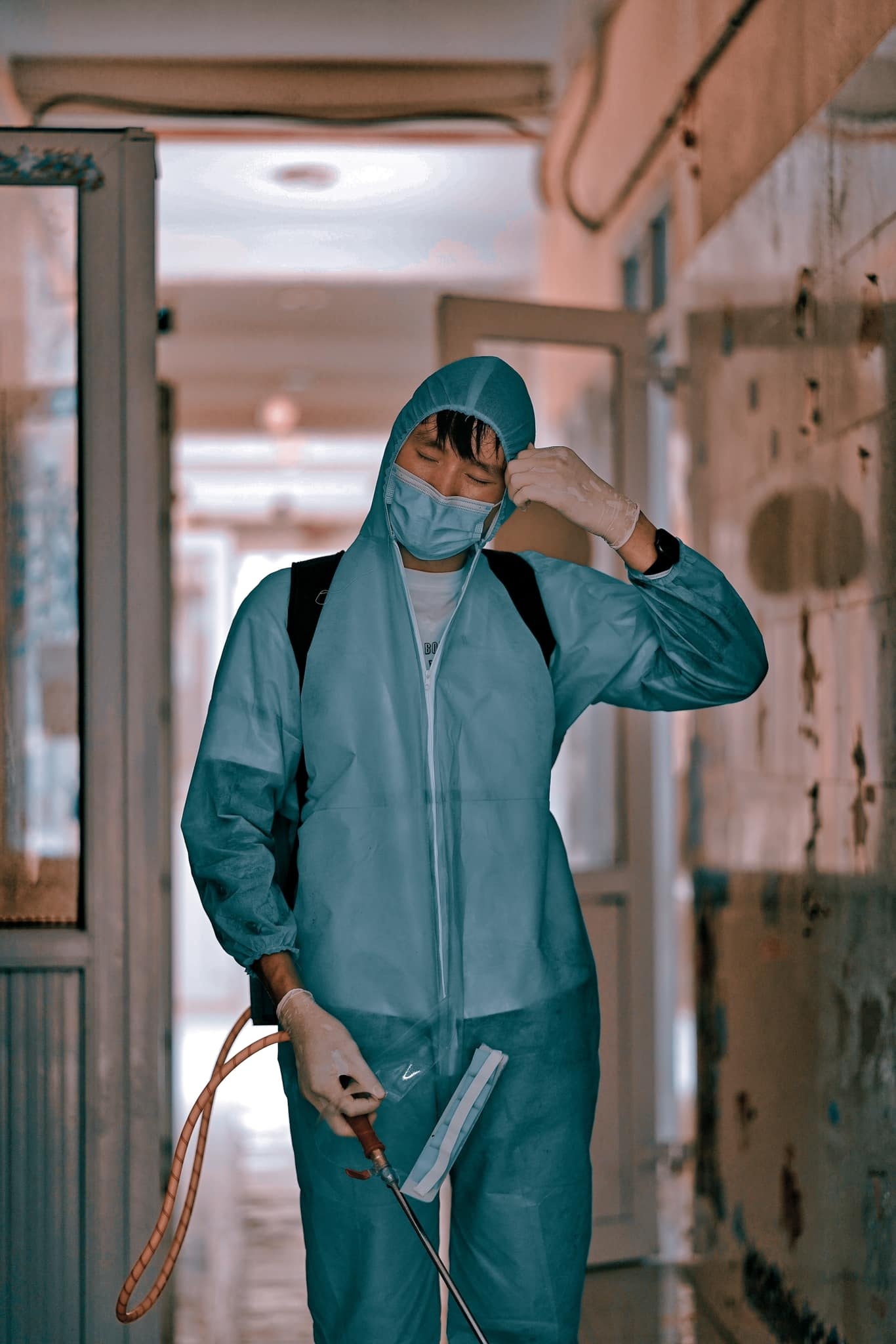 chang trai viet don di chong dich anh 1