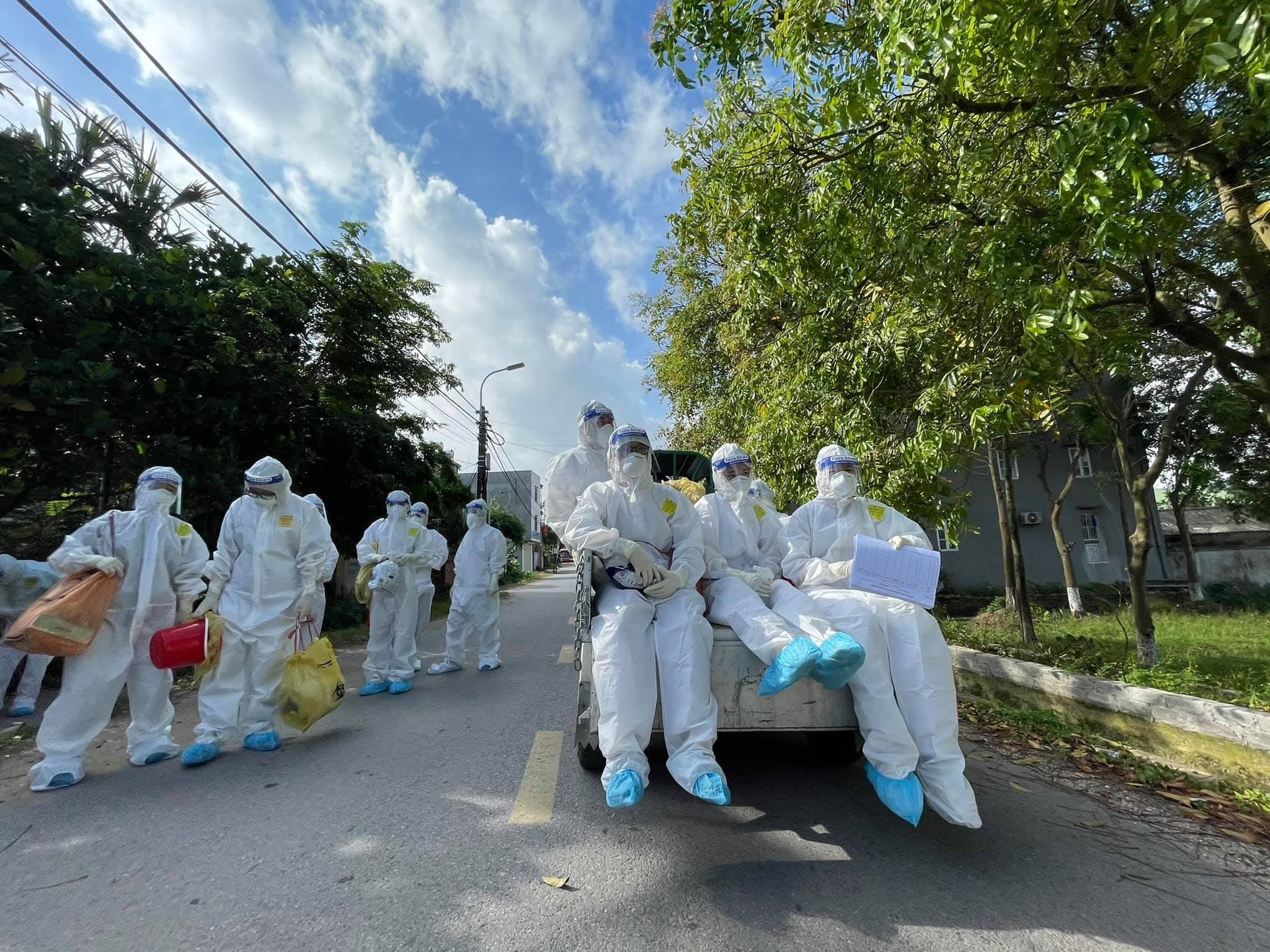 sinh vien truong y den bac giang chong dich anh 1