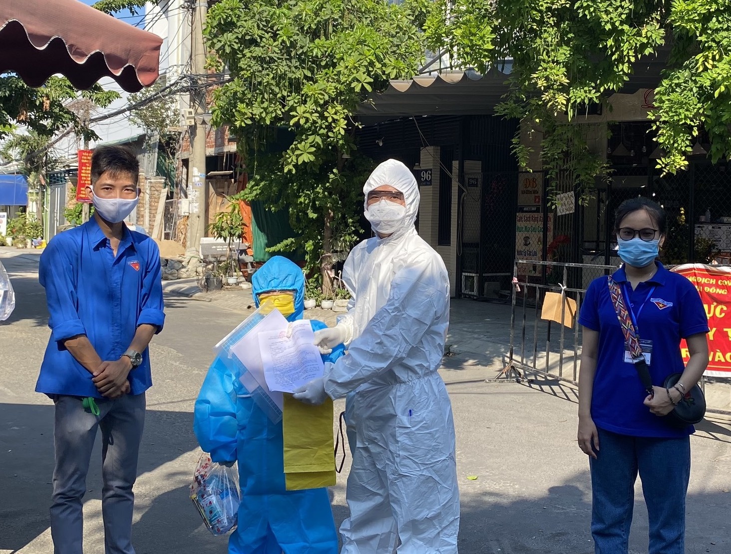 be trai chien thang Covid-19 anh 1