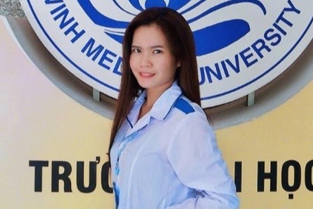 Sinh vien Lao viet don xin di chong dich o Viet Nam hinh anh