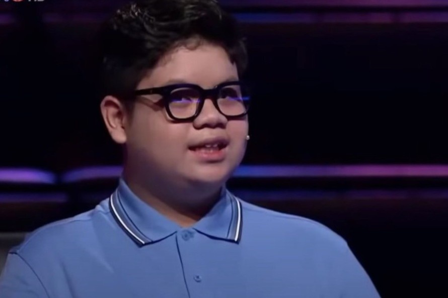 Nam sinh dung tien thang ‘Ai la trieu phu’ quyen gop chong dich hinh anh