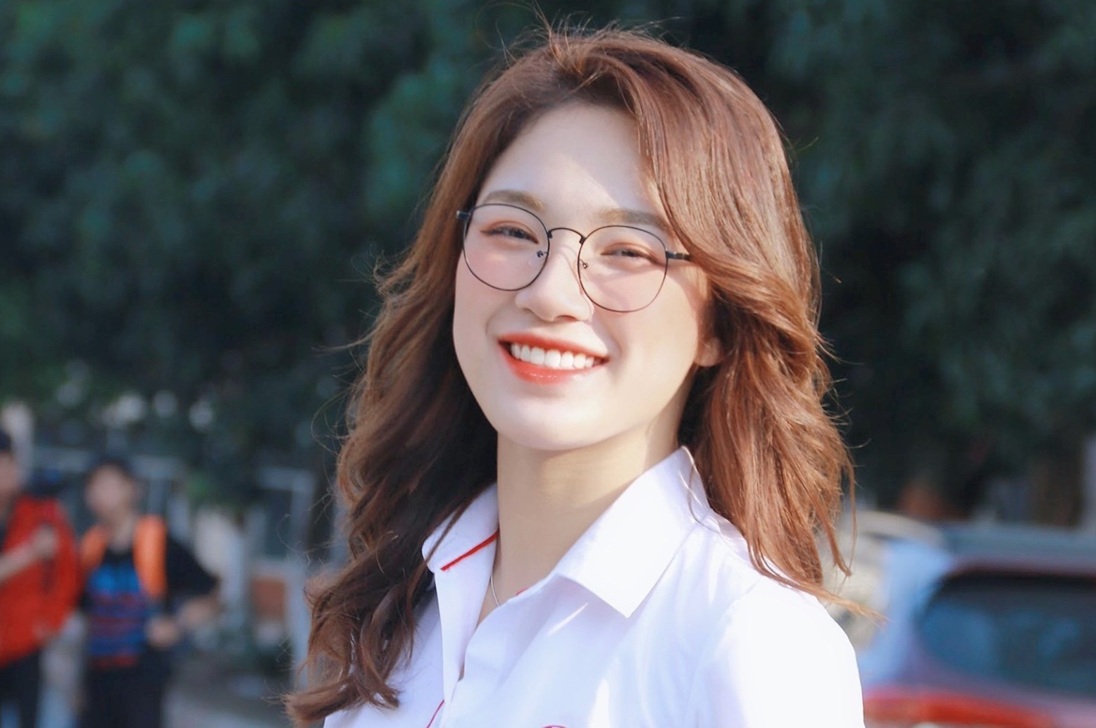 Co giao thuong xuyen bi nham la sinh vien hinh anh