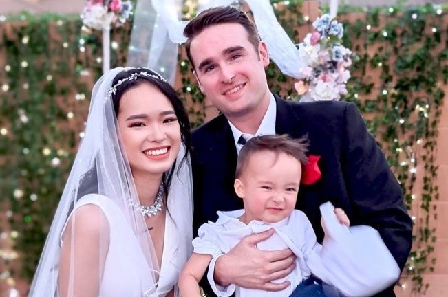 Chuyen tinh qua app hen ho cua co gai Viet va chong My hinh anh