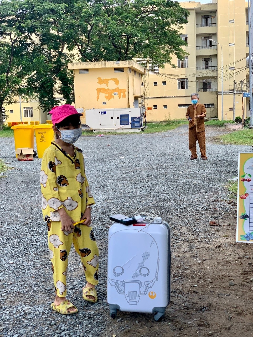 be gai 7 tuoi chua khoi covid-19 anh 1