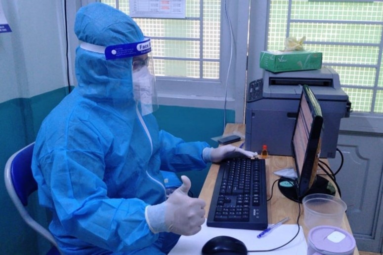 Nam sinh khoi Covid-19, xin vao khu cach ly ho tro F0 hinh anh