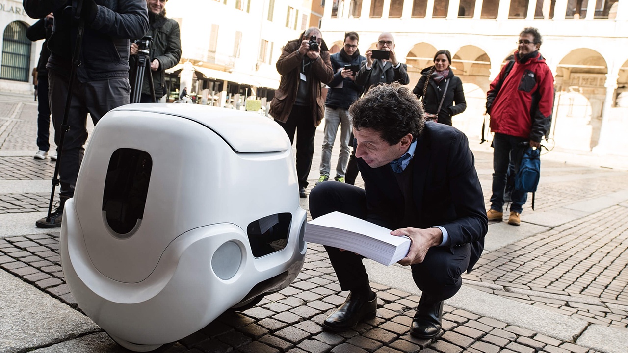 Robot giao hang tan nha hoat dong ra sao? hinh anh