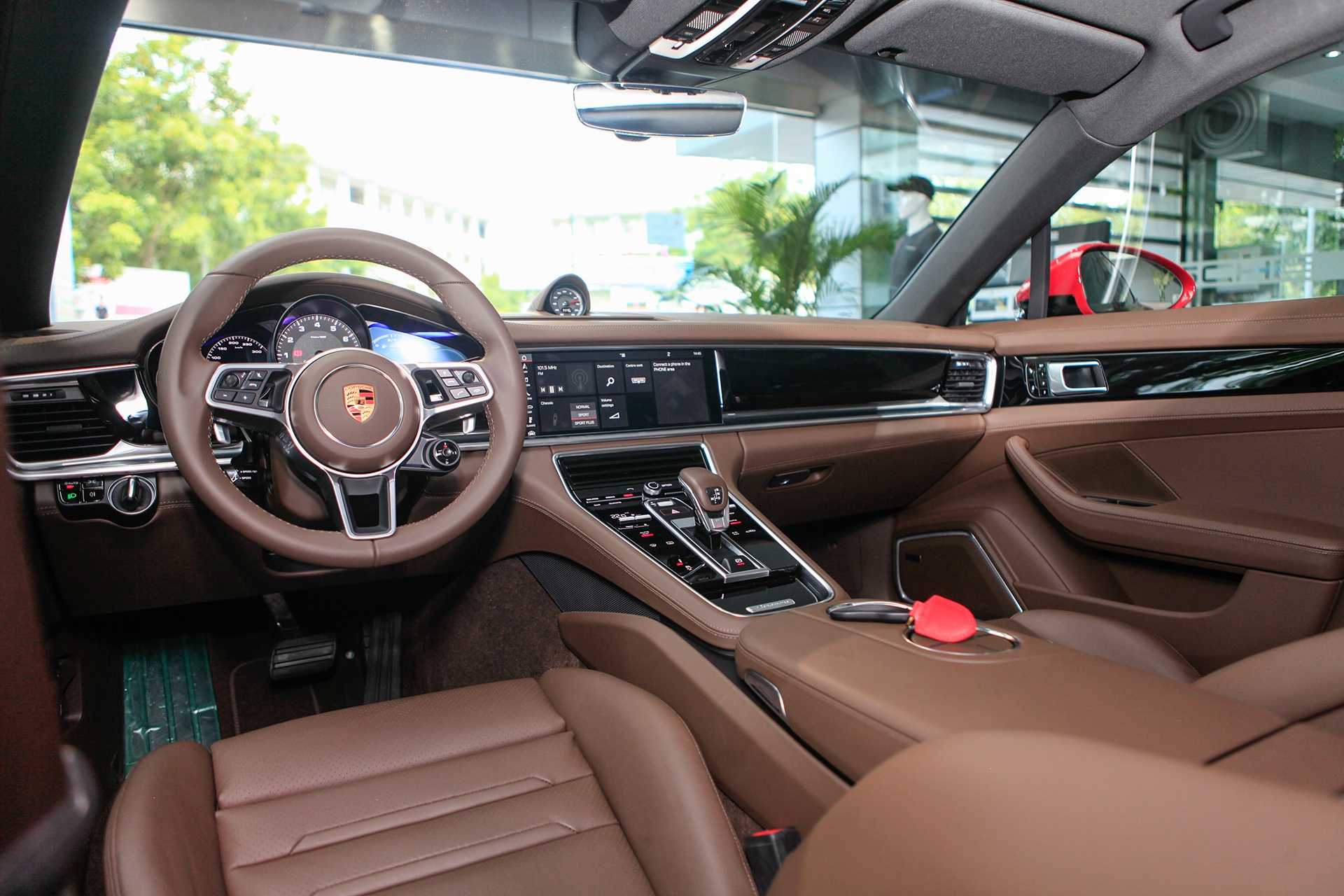 Posche Panamera mau do tai VN anh 7