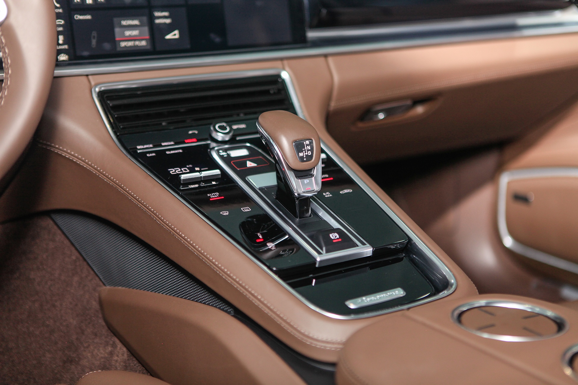 Posche Panamera mau do tai VN anh 11