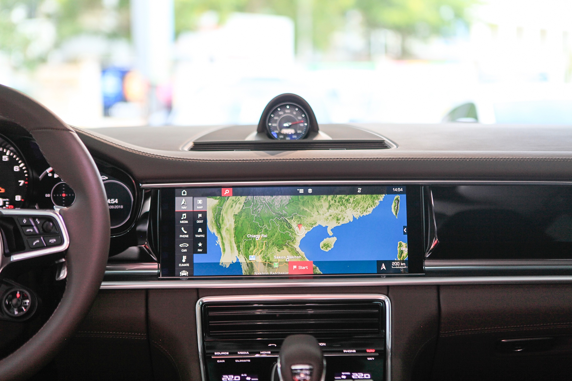 Posche Panamera mau do tai VN anh 8