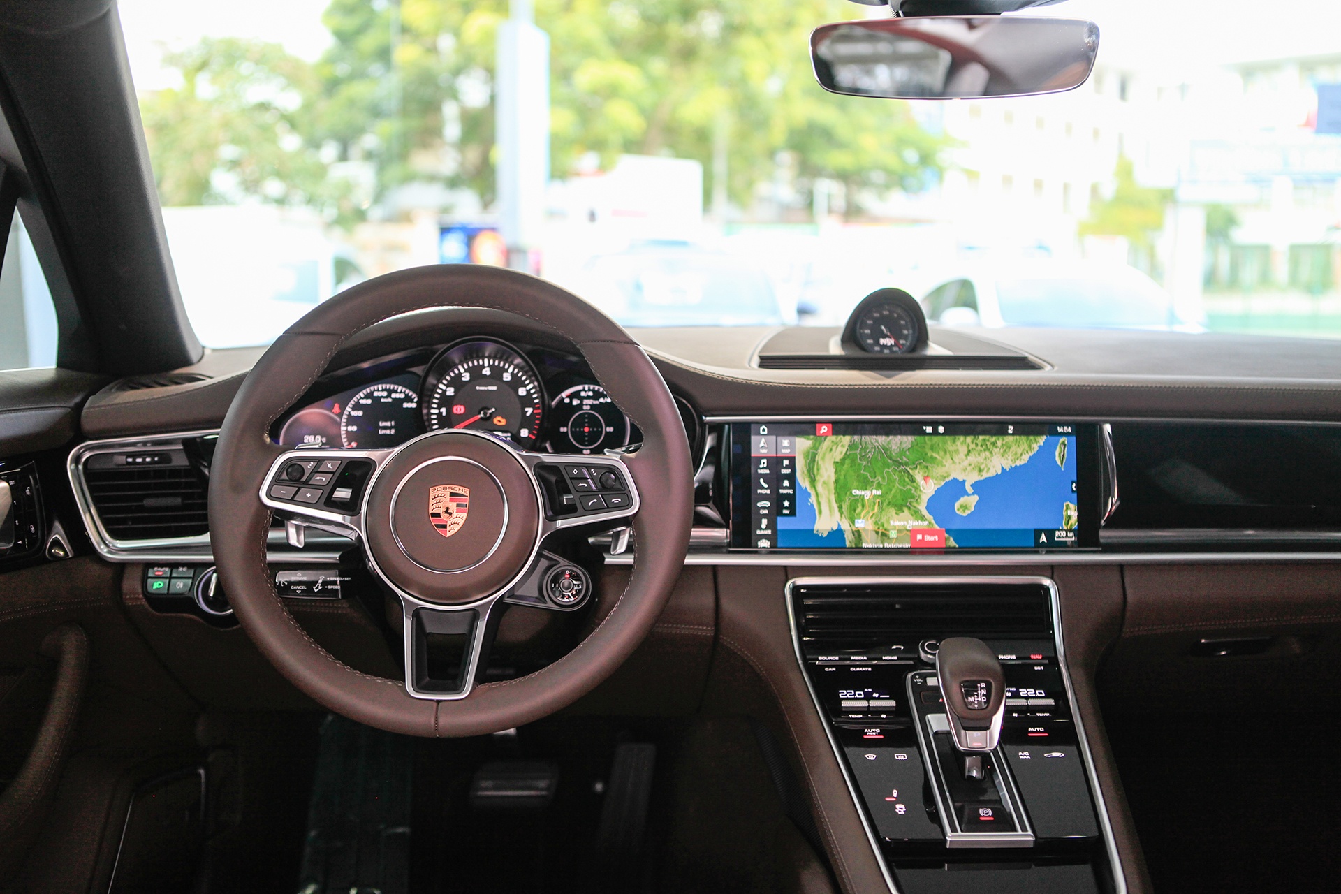 Posche Panamera mau do tai VN anh 9