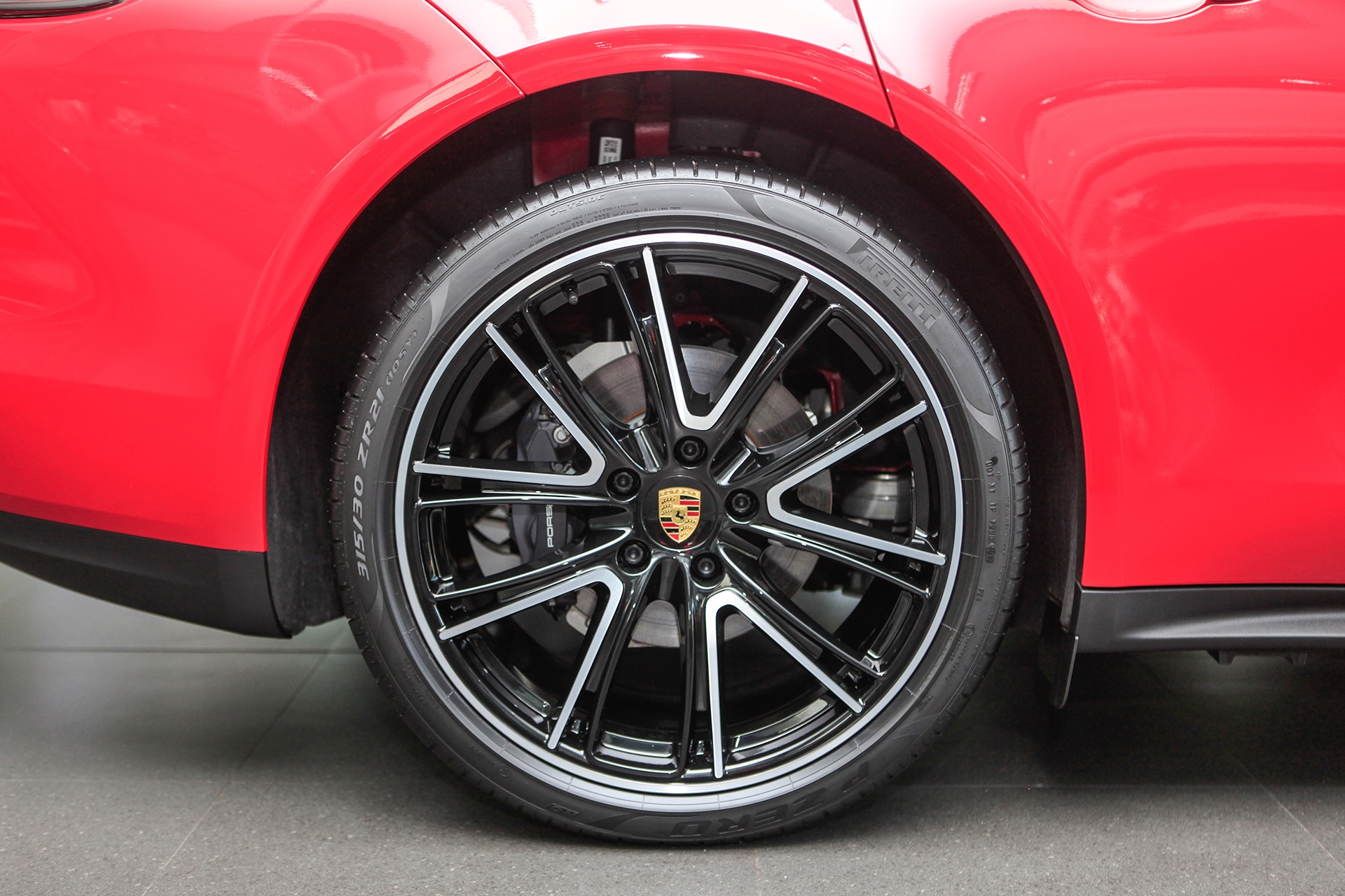 Posche Panamera mau do tai VN anh 4