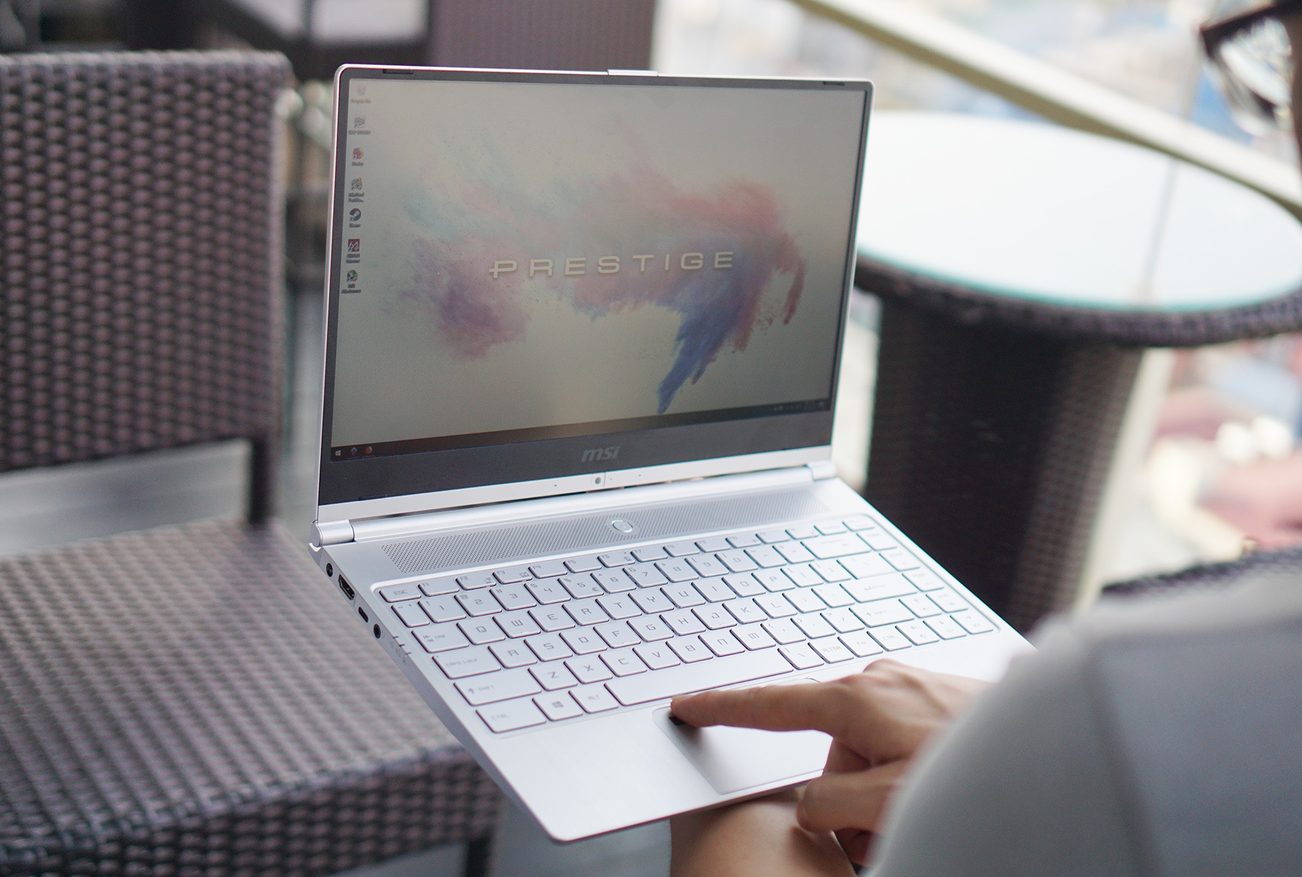 Laptop mong nhe, co do hoa roi gia tu 21 trieu cua MSI hinh anh