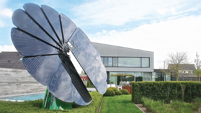 Co may nang luong mat troi hoat dong nhu hoa huong duong hinh anh