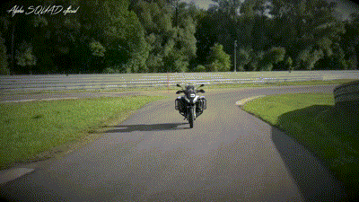 Xe may tu lai hoan toan cua BMW co gi dac biet? hinh anh