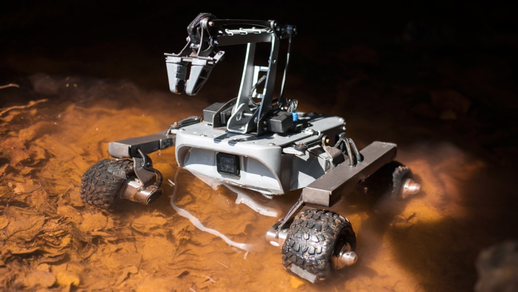 Robot tham hiem vu tru duoc son ky cong nhu the nao? hinh anh