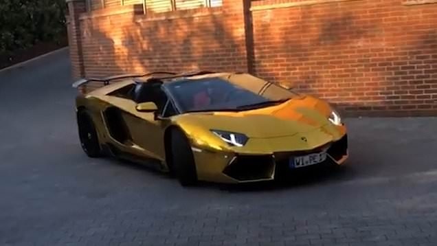 Sieu tien dao Arsenal khoe Lamborghini Aventador ma vang hinh anh