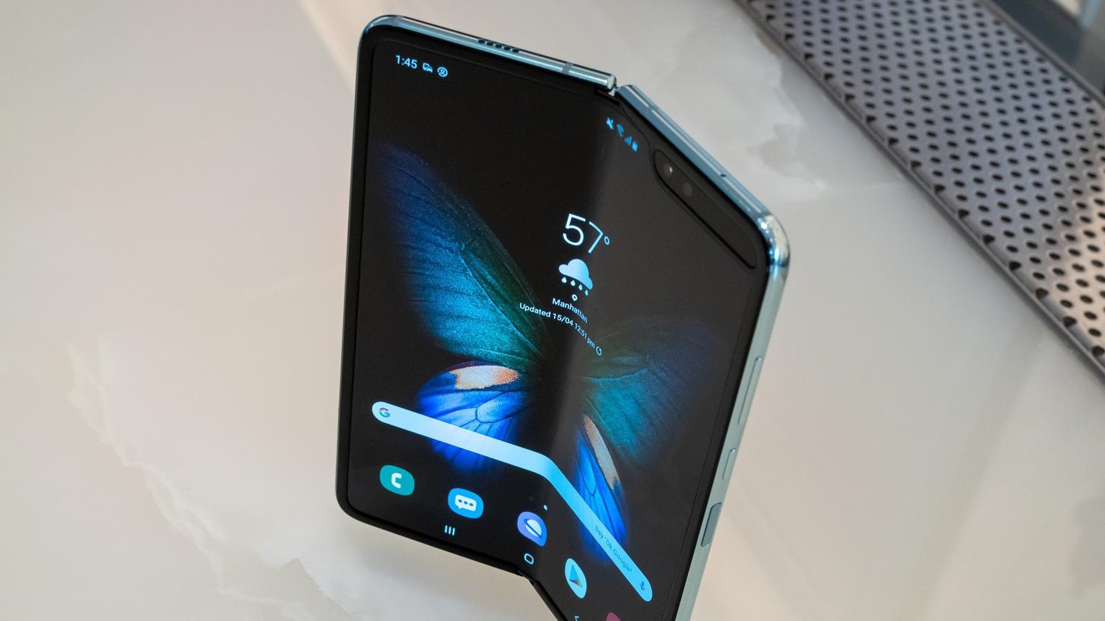 Trang cong nghe hang dau the gioi noi gi ve sieu pham loi Galaxy Fold hinh anh